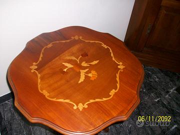 tavolino intarsiato