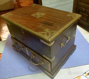 ANTICO SCRIGNO PORTAGIOIELLI IN LEGNO E OTTONE 