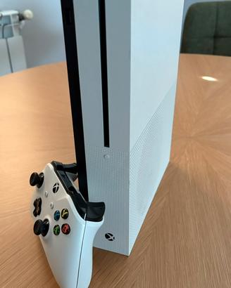 Xbox One S 1TB con 4 giochi