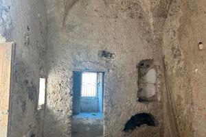 Cantina 90 m° con annessi locali di 30m°