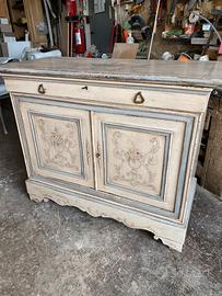 Credenza provenzale decorata restaurata