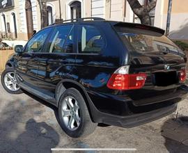 Vendersi BMW X5 e53 anno luglio 2005 nera