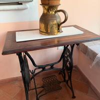Tavolino vintage da macchina da cucire a pedale