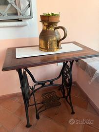 Tavolino vintage da macchina da cucire a pedale