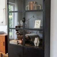 Credenza alta industriale in ferro e vetro