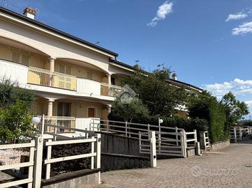 VILLA A SCHIERA A OSSONA