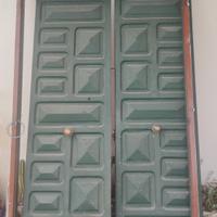 portone in legno artigianale 