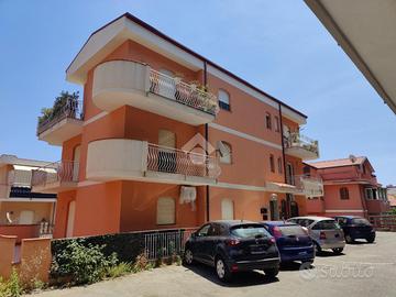 3 LOCALI A GIARDINI NAXOS