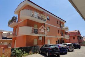 3 LOCALI A GIARDINI NAXOS