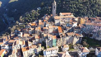 2 LOCALI A CASTEL VITTORIO
