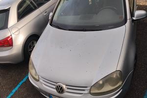Volkswagen Golf V 1.6 FSI – ricambi  o riparazione