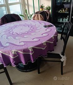 Tavolo sedie e vetrinetta