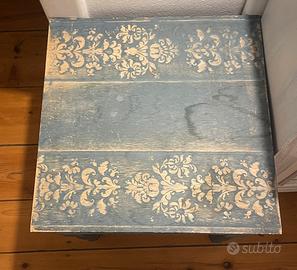 Tavolino shabby chic in legno dipinto a mano