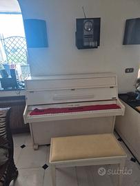 pianoforte a muro young chang