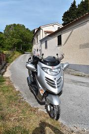 Scooter Kymco modello Grand Dink 150