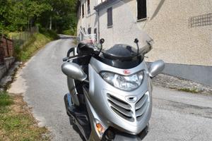 Scooter Kymco modello Grand Dink 150