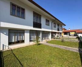 VILLASCHIERA CON GIARDINO - AMPI SPAZI E CONFOR...