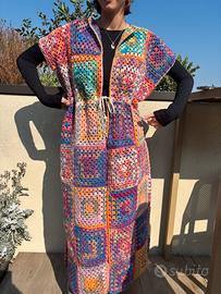 Cardigan lungo all’uncinetto boho fatto a mano