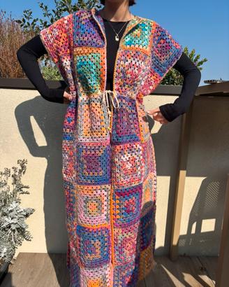 Cardigan lungo all’uncinetto boho fatto a mano