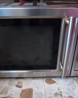 Forno a microonde in acciaio
