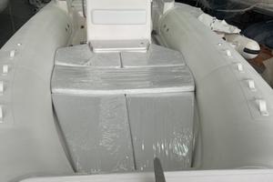 Gommone predator 680