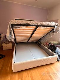 Letto matrimoniale  con contenitore e rete a doghe
