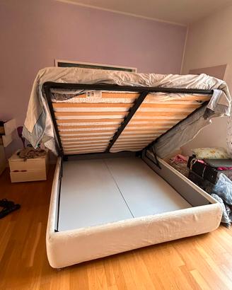 Letto matrimoniale  con contenitore e rete a doghe