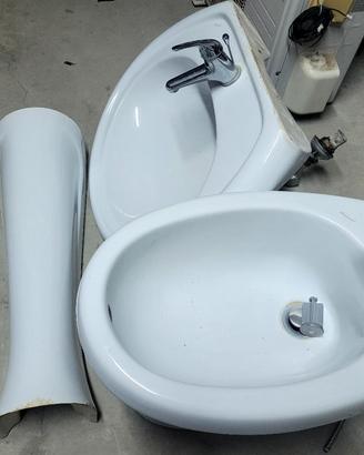 lavabo e bide con miscelatori 