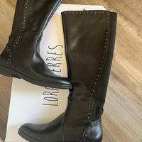 Stivali Lola Ferres con borchie