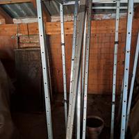 Scaffalatura in  acciaio cromato con piani in vetr