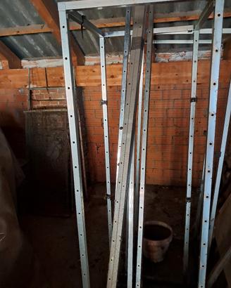 Scaffalatura in  acciaio cromato con piani in vetr