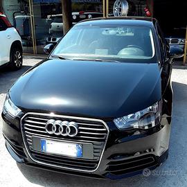 AUDI A1 1.0 TSFI 5P total blak