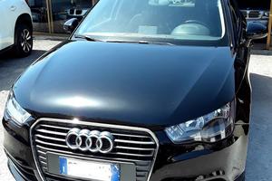 AUDI A1 1.0 TSFI 5P total blak