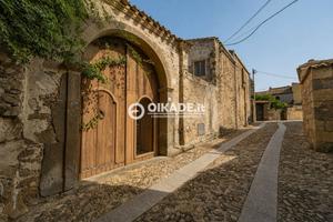Nureci - Ampia proprietà con giardino e posto auto