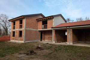 Porzioni di Schiera con Giardino a Noale