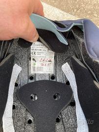 Casco e stivali cavallerizza