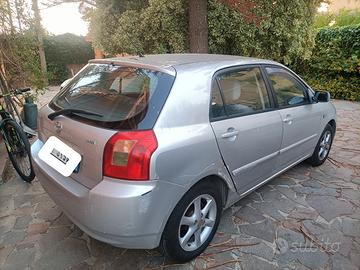  Toyota Corolla a