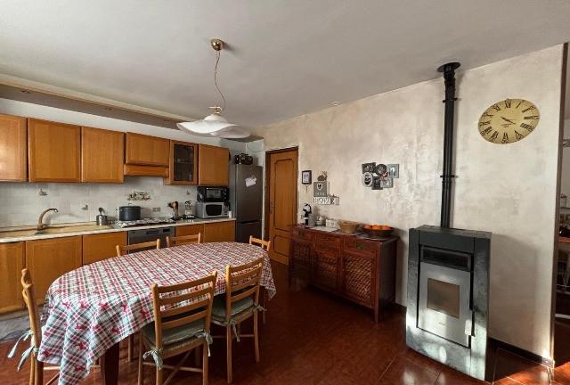 Quadrilocale con magazzino-box