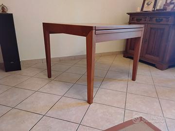 Tavolo quadrato marca Calligaris con 4 sedie