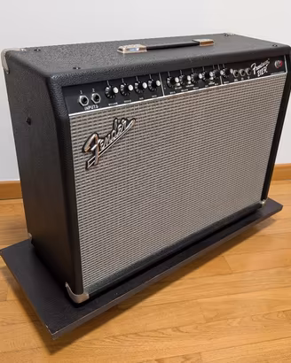 Amplificatore Fender Frontman 212r
