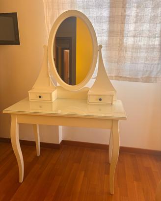 Beauty desk