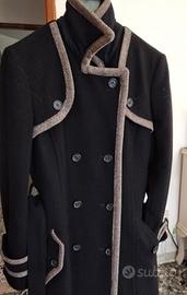 Cappotto nero stile militare