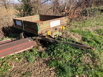 RIMORCHIO AGRICOLO RIBALTABILE