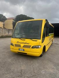 Scuolabus vari da 41 a 28 posti