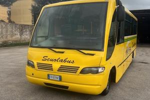 Scuolabus vari da 41 a 28 posti