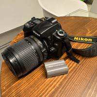 Macchina fotografica Nikon D90 e obiettivo 18/105