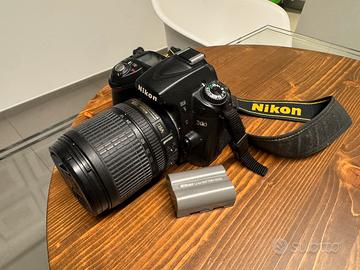 Macchina fotografica Nikon D90 e obiettivo 18/105