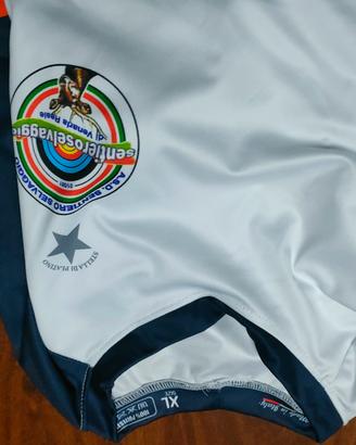  Tuta e maglia 
