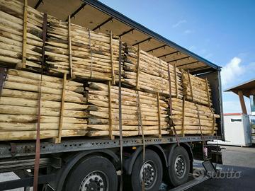 paleria di castagno scortecciato