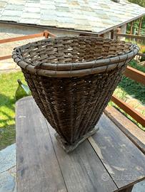 Antica gerla in legno fatta a mano